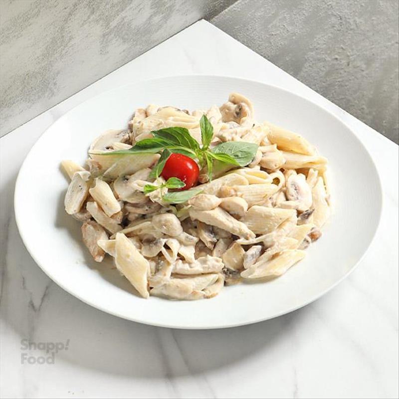 Beef Alfredo pasta with mushroom sauce